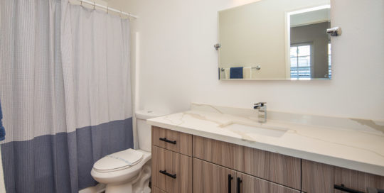 Barracuda Apartment Homes Bathroom
